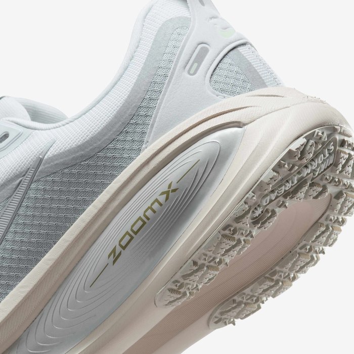 v18 Pure Platinum:Light Pumice:Barely Green:Metallic Silver4